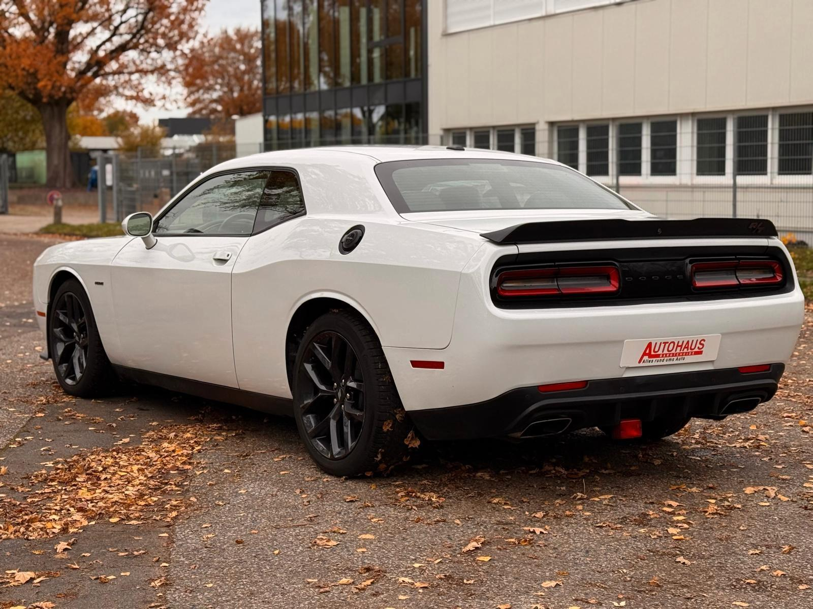 Dodge Challenger - Photo 4