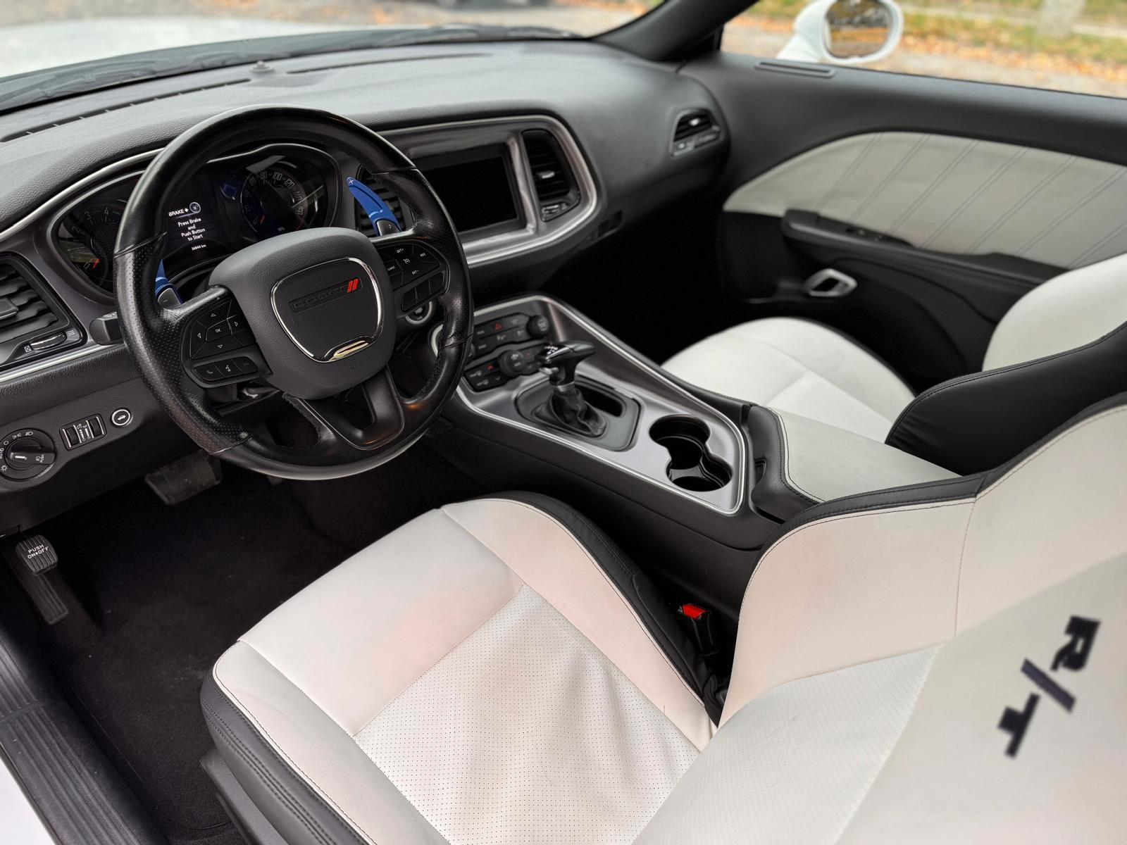 Dodge Challenger - Photo 6