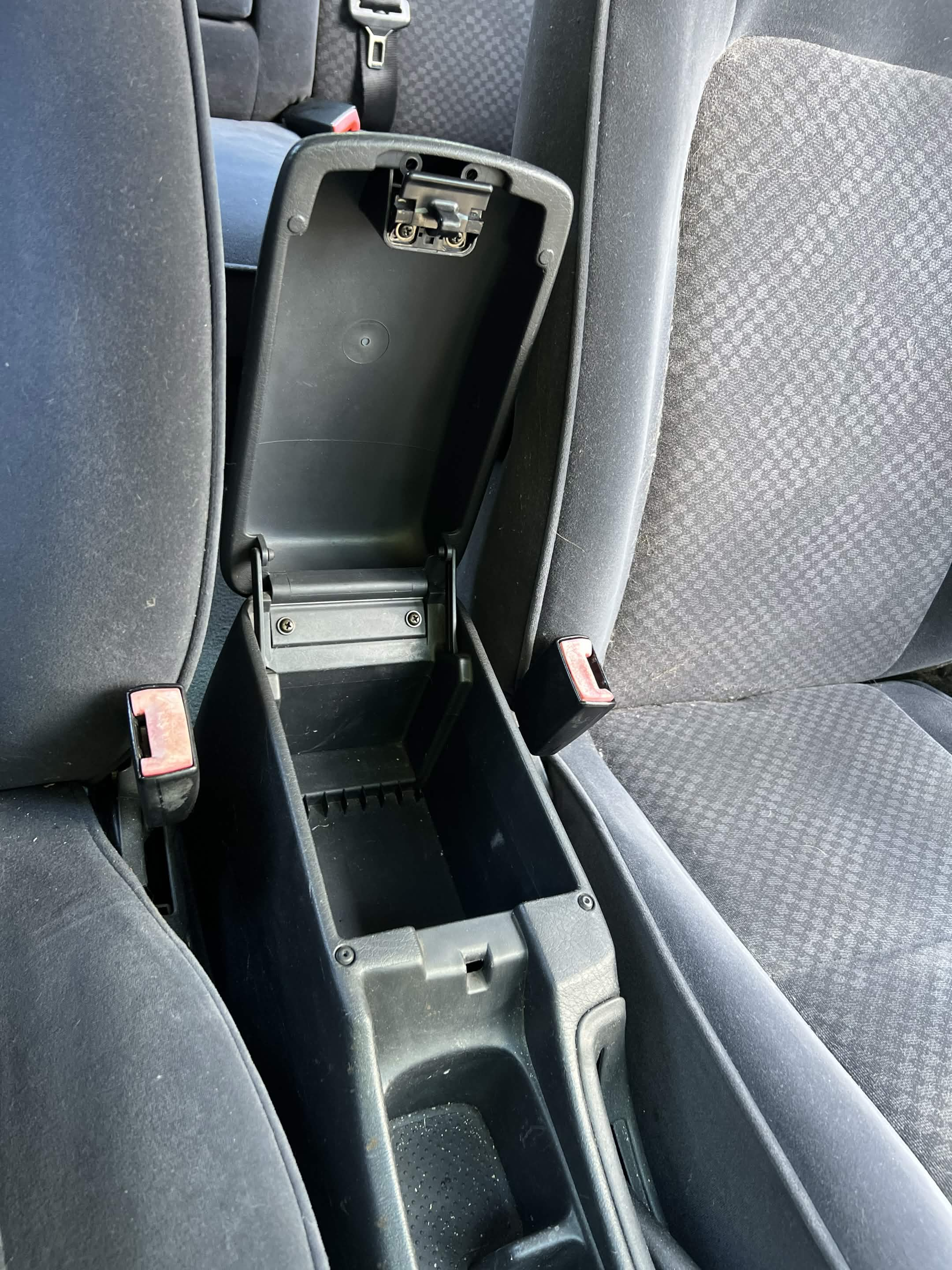 Toyota Avensis T22 - Photo 12