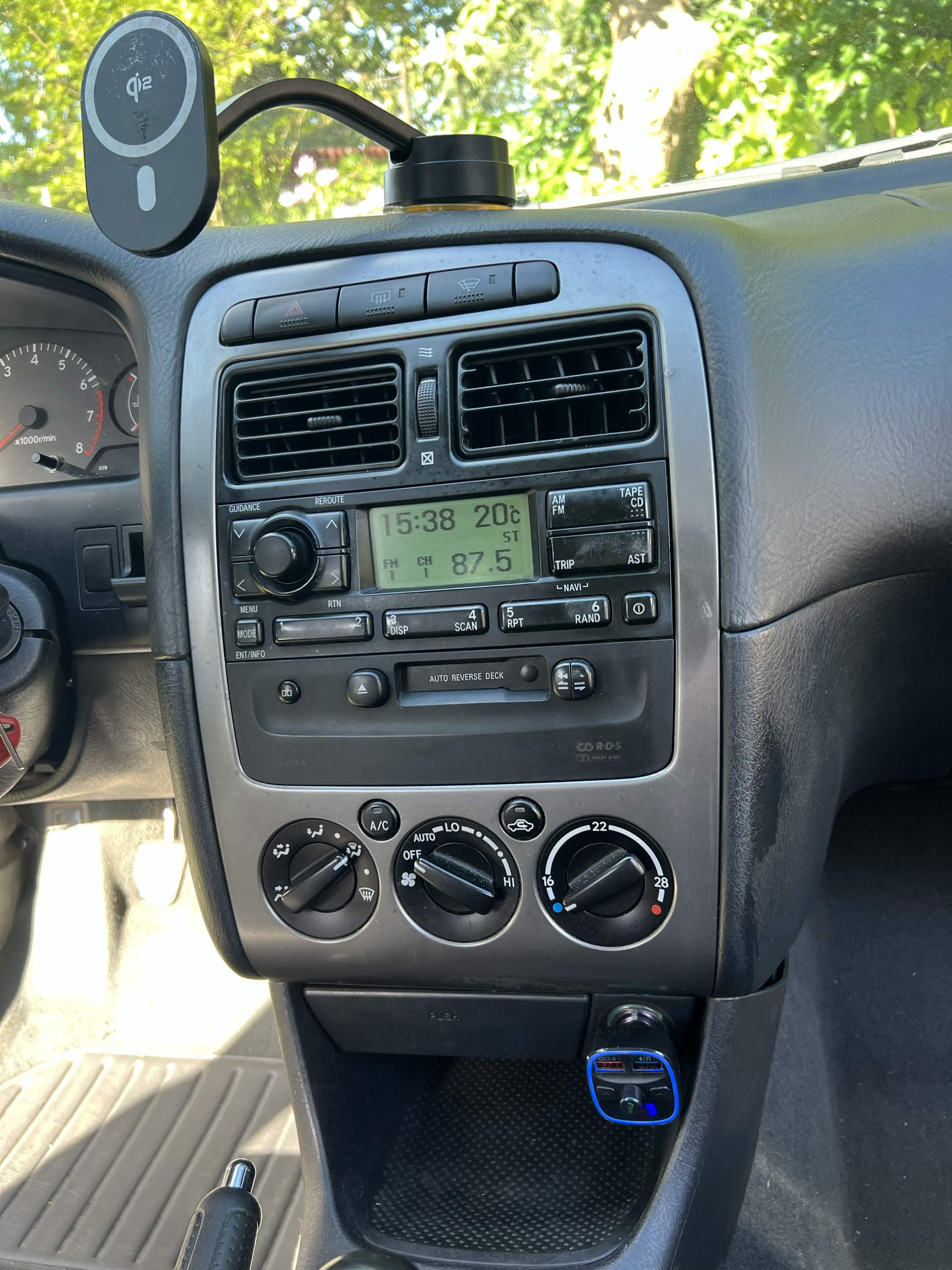 Toyota Avensis T22 - Photo 10